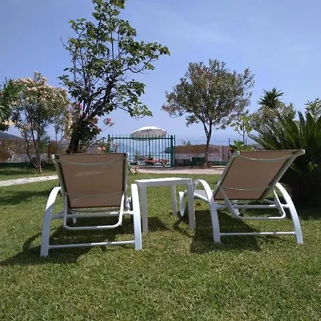 Palmyra Beachfront Апартаменты *