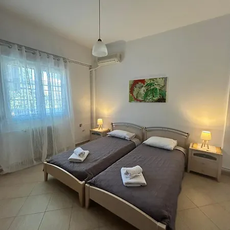 Palmyra Beachfront Апартаменты Нидри